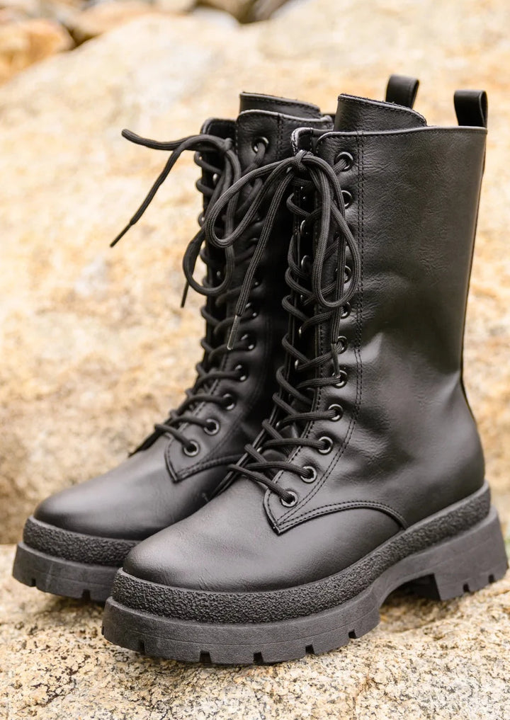 Fresh Feels Combat Boots In Black