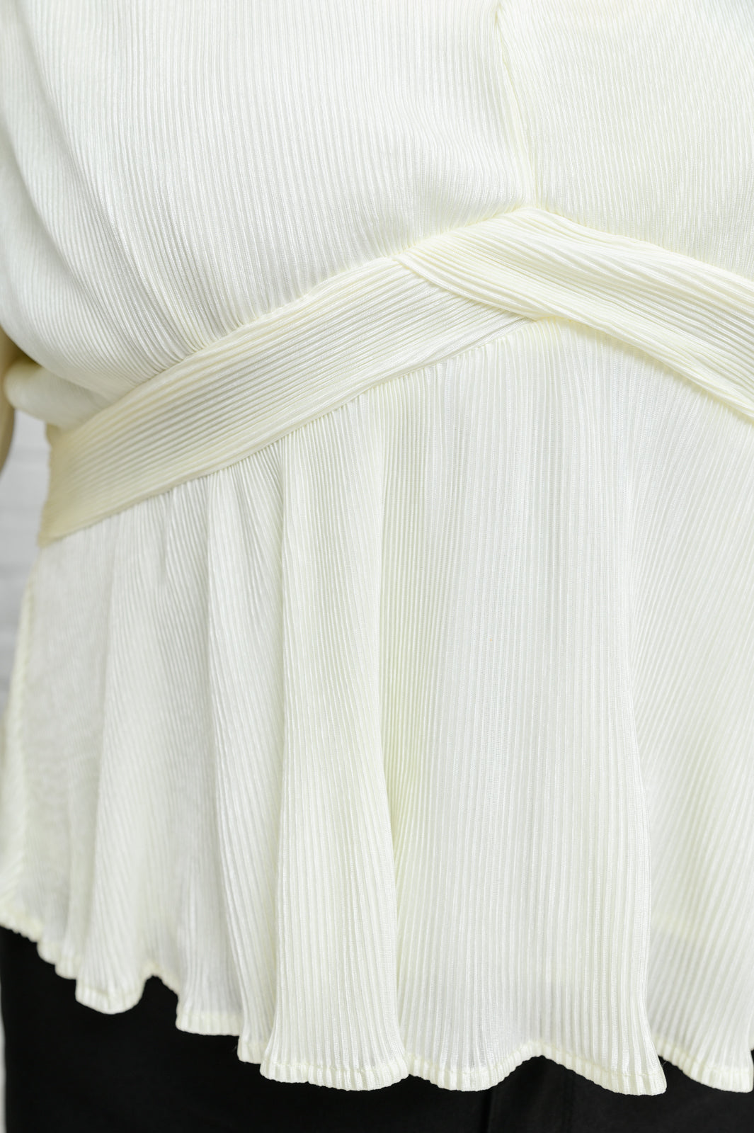 Xanidu Long Sleeve V Neck Blouse in White